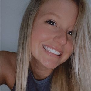 Meet your Posher, Hallie